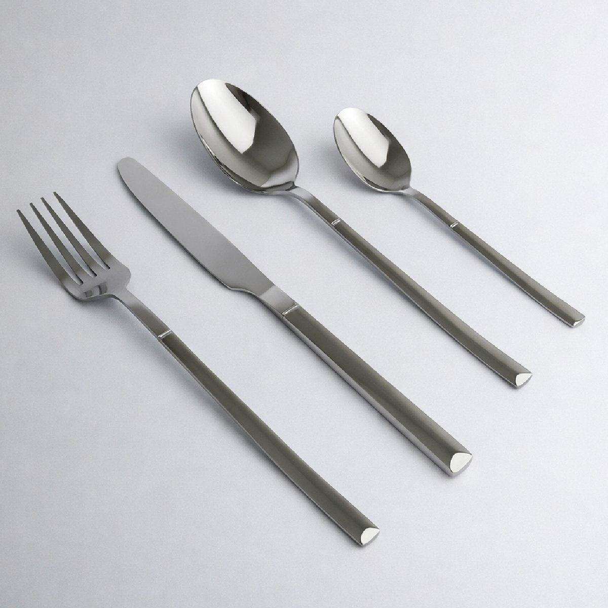 4-teiliges Essenzielles Besteckset aus poliertem Edelstahl