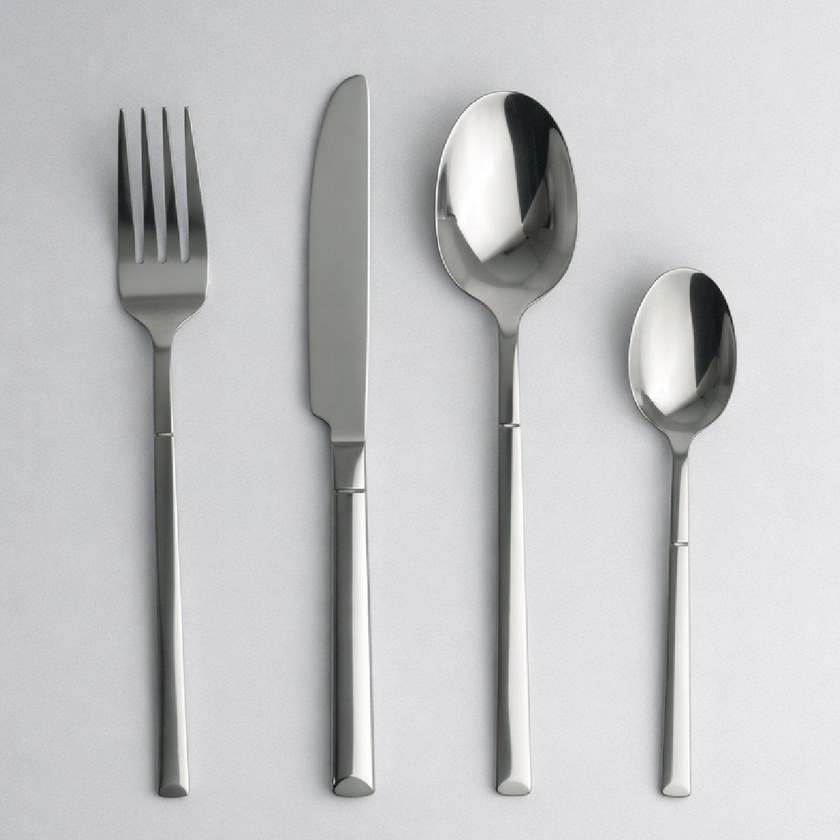 4-teiliges Essenzielles Besteckset aus poliertem Edelstahl