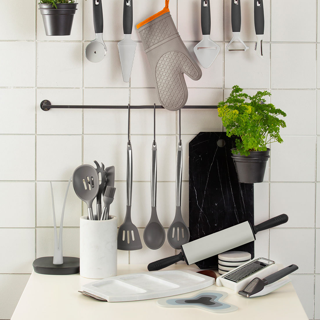 Küchenrollenhalter aus Silikon in Cool Grey mit rutschfester Basis